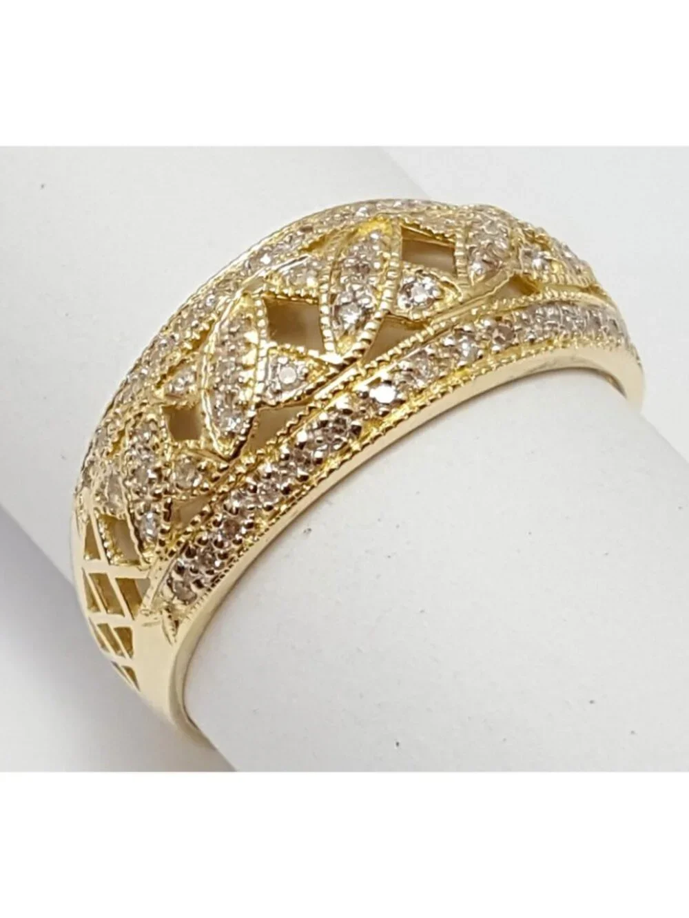 Exquisite 14K Karat Solid Yellow Gold Designer Cluster Diamond Ring - Size 9.5